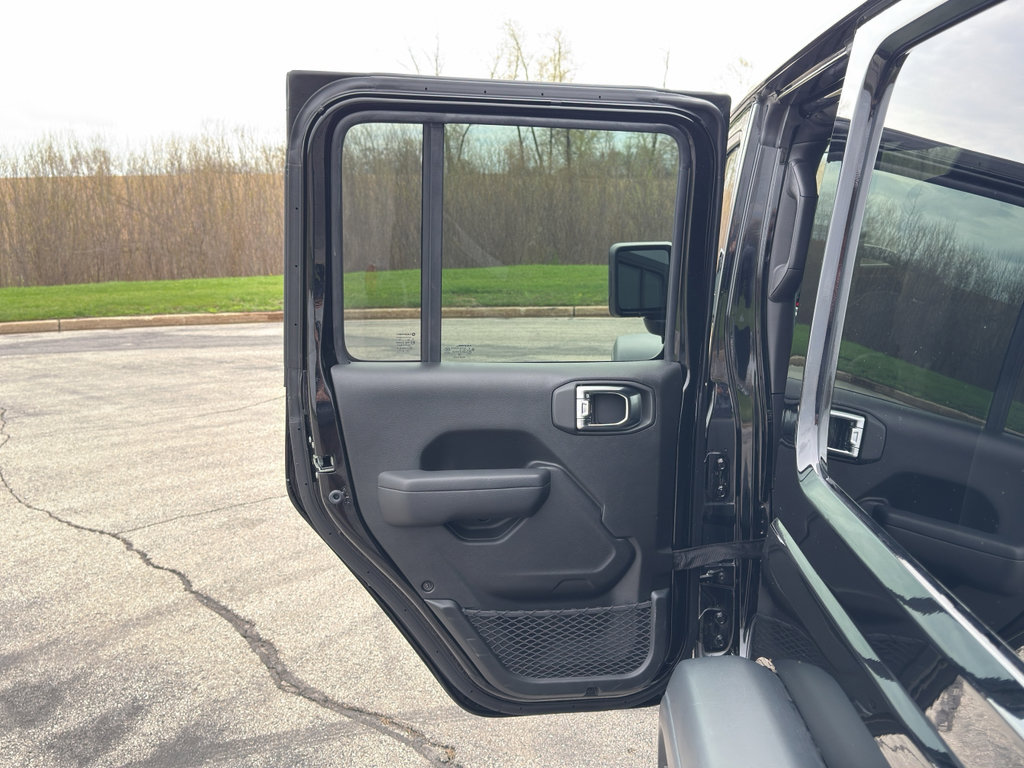 Used 2025 Jeep Wrangler Unlimited Rubicon 4xe w/ Convenience Group AWD/4WD image 33