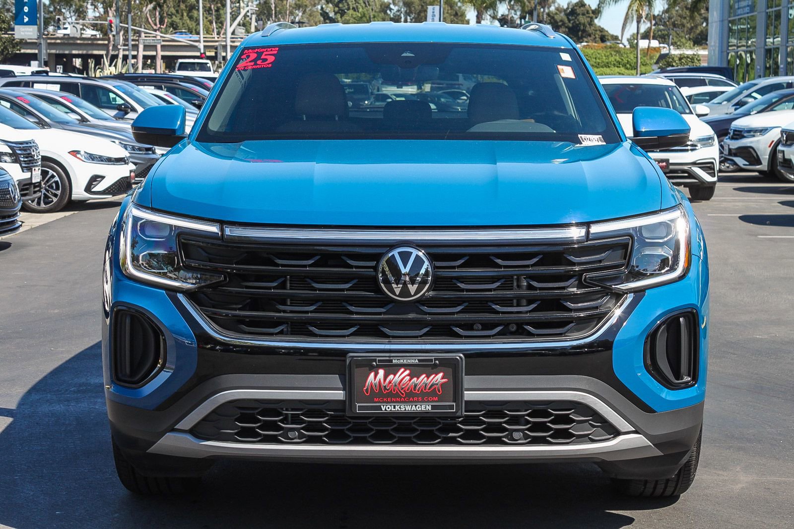 Used 2025 Volkswagen Atlas Cross Sport SE image 2