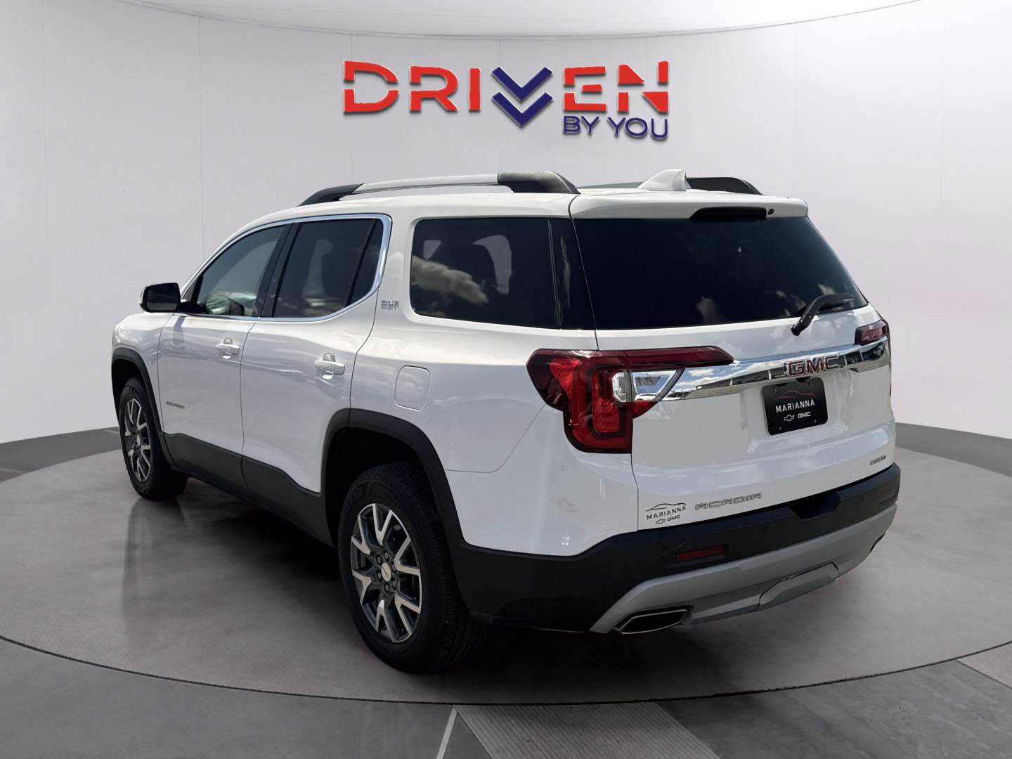 Used 2023 GMC Acadia SLT AWD/4WD image 3