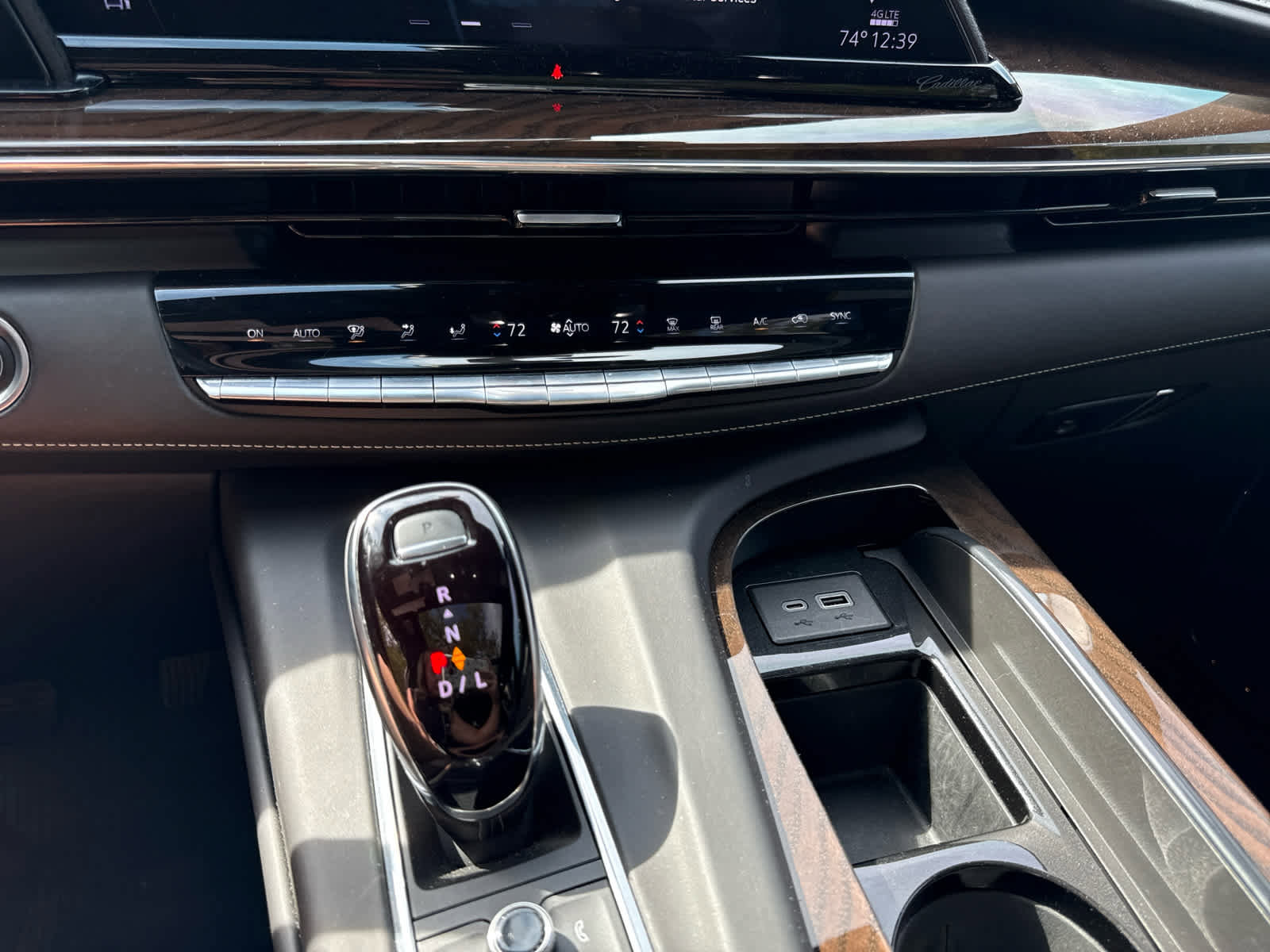 Used 2023 Cadillac Escalade Sport Platinum w/ LPO, ONYX Package image 18