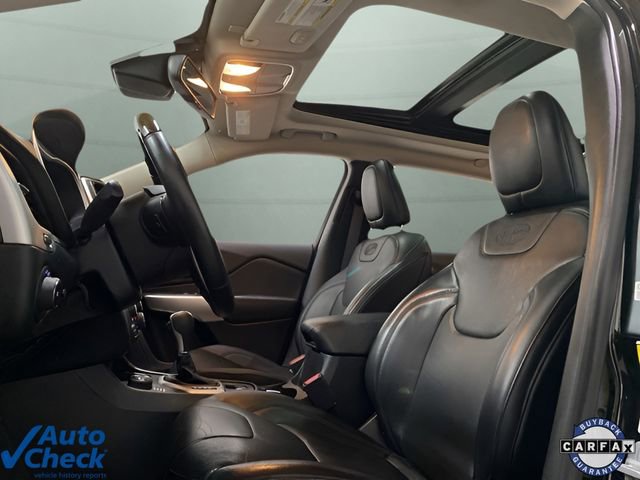 Used 2017 Jeep Cherokee Overland w/ Technology Group image 19