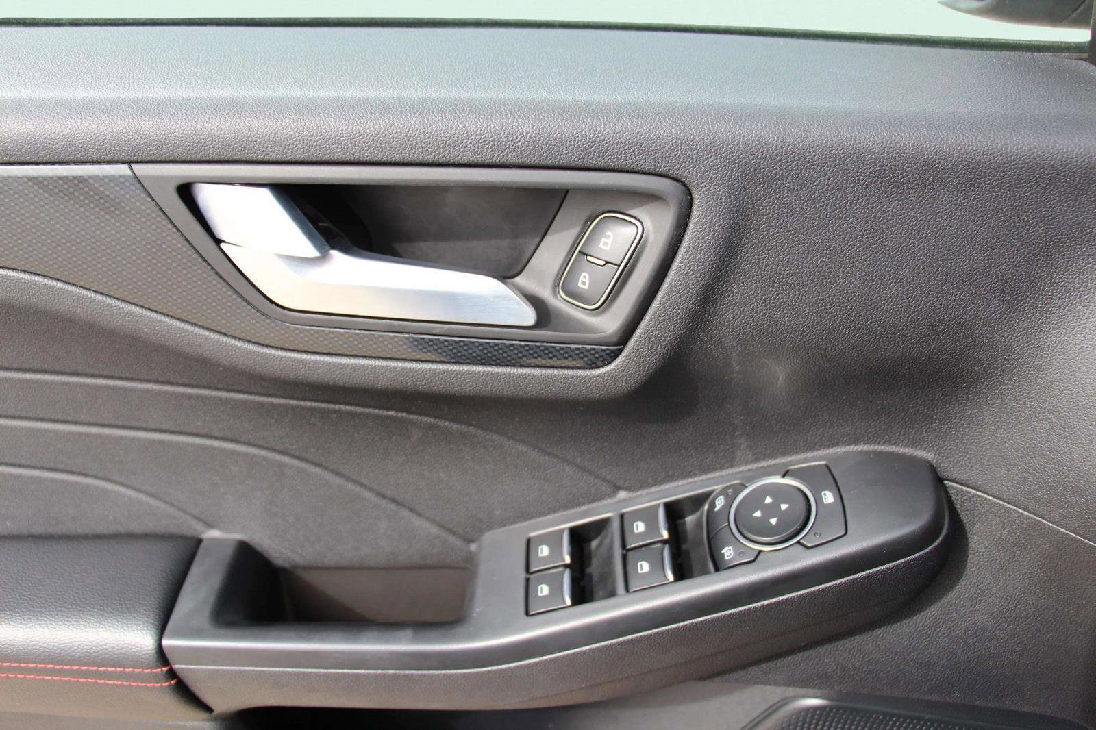 Used 2025 Ford Escape ST-Line image 19