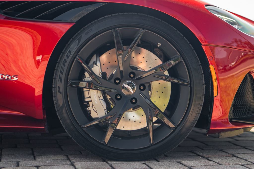 Used 2019 Aston Martin DBS Superleggera image 14