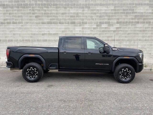 Used 2024 GMC Sierra 2500 AT4X image 4