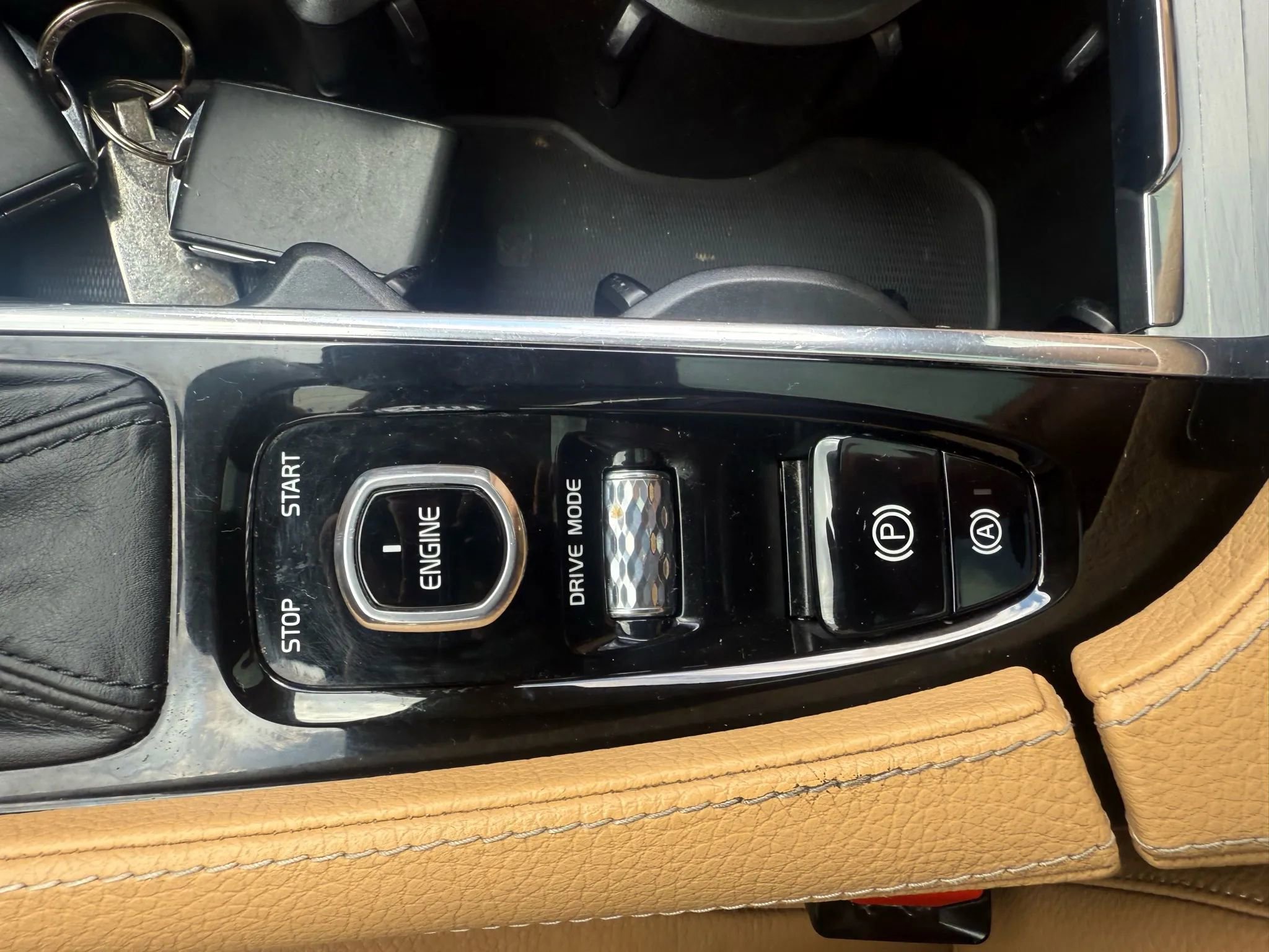 Used 2016 Volvo XC90 T6 Momentum AWD/4WD image 21