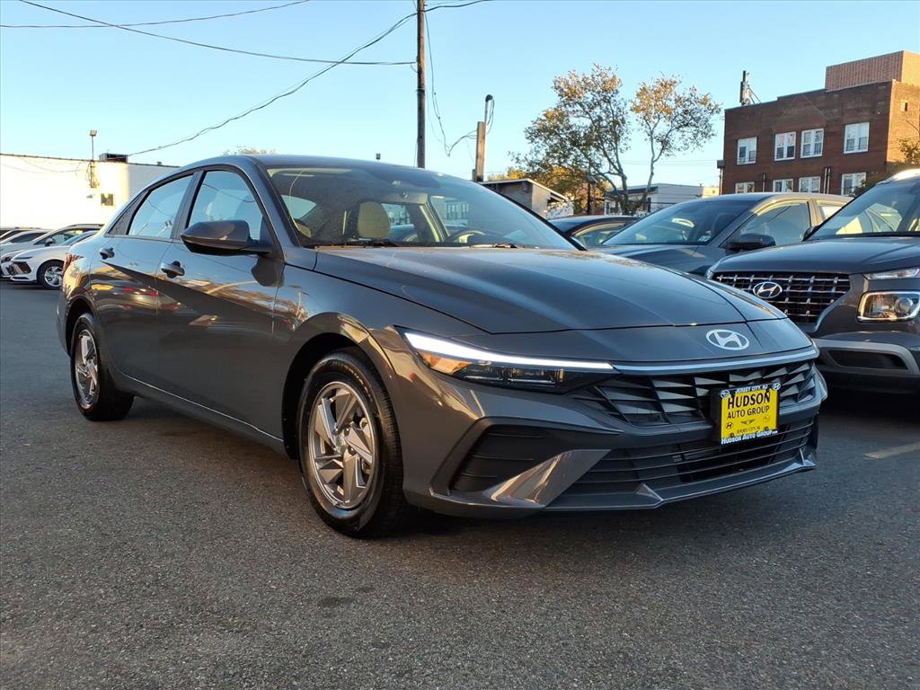 Certified 2025 Hyundai Elantra SE w/ Cargo Package