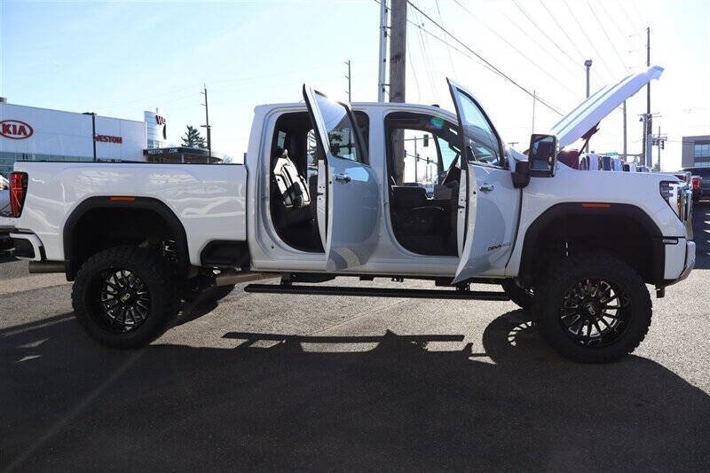 Used 2024 GMC Sierra 3500 Denali w/ Denali Reserve Package image 35