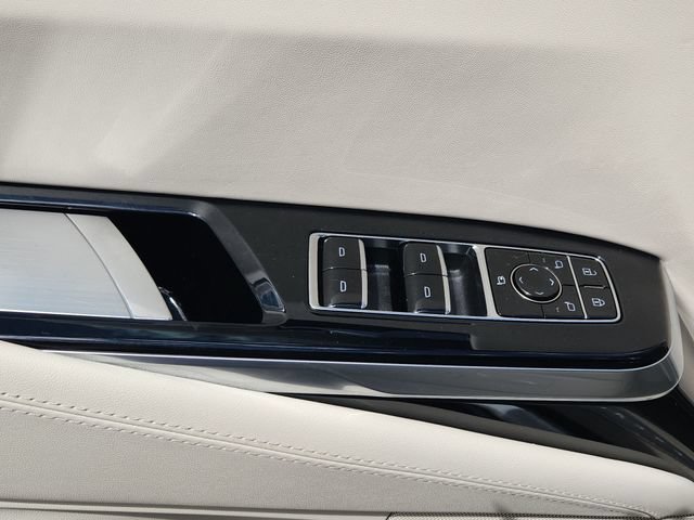 Used 2025 Cadillac Escalade ESV Sport Platinum AWD/4WD image 12