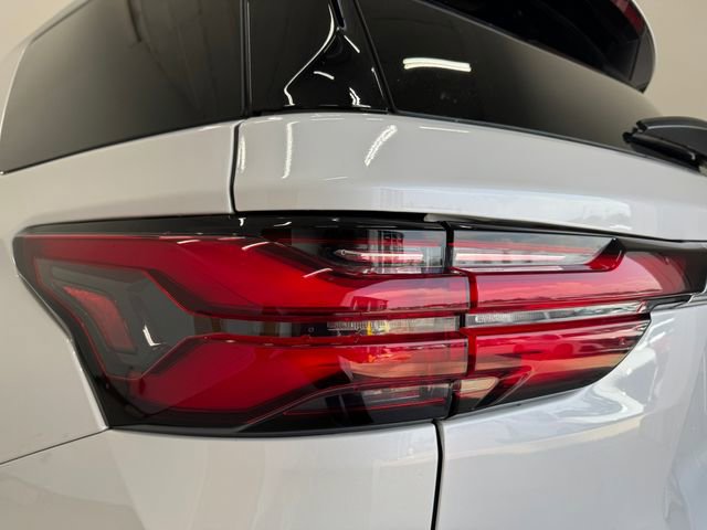 Used 2023 Chevrolet Traverse High Country w/ LPO, Floor Liner Package FWD image 33