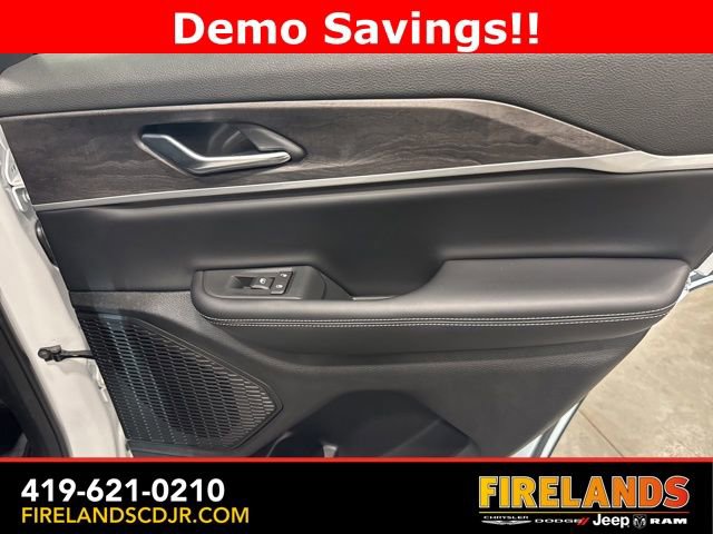 New 2025 Jeep Grand Cherokee Limited w/ Trailer Tow Package image 10