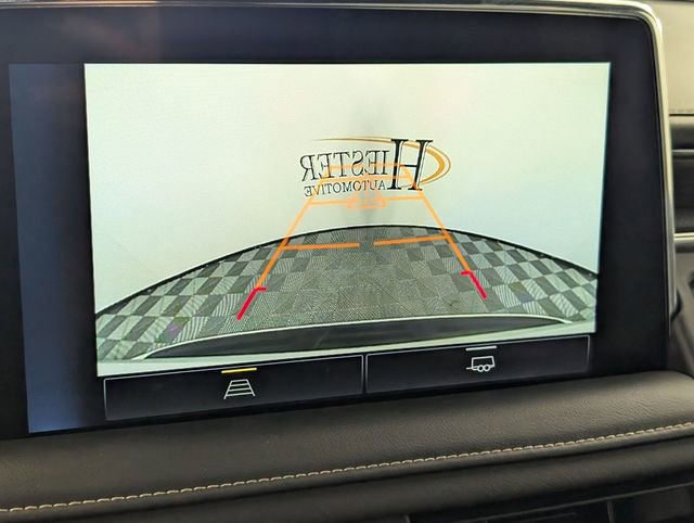 Used 2023 Chevrolet Suburban Premier image 22