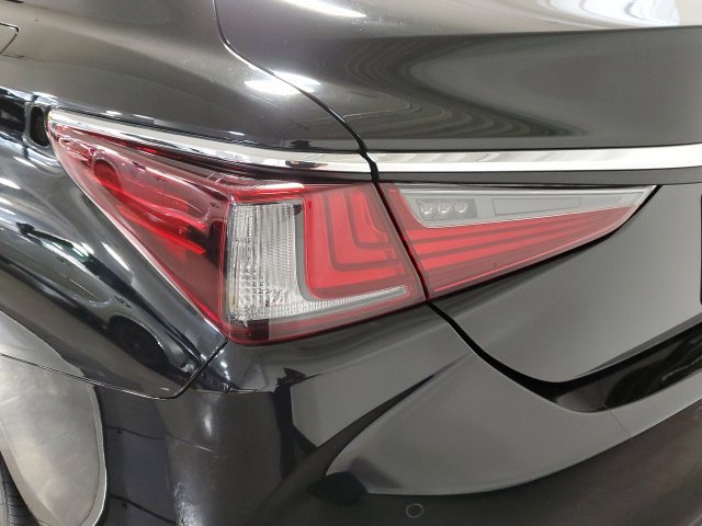 Used 2024 Lexus ES 350 w/ Premium Package FWD image 30