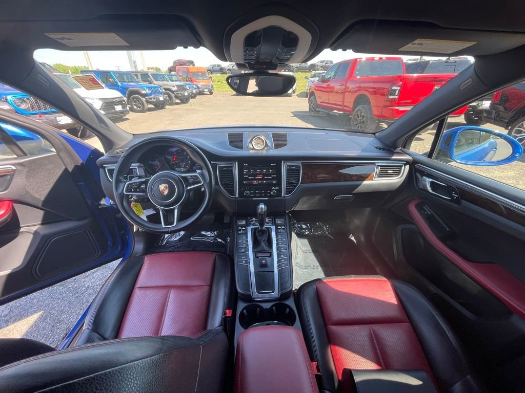 Used 2017 Porsche Macan AWD/4WD image 3