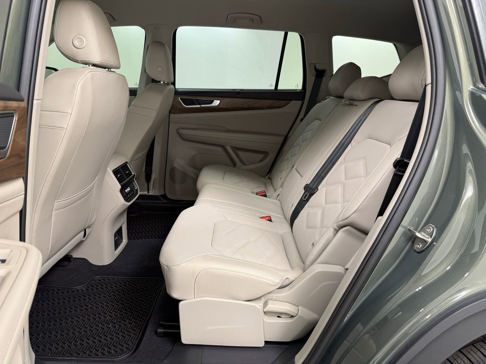 Used 2025 Volkswagen Atlas SE image 21