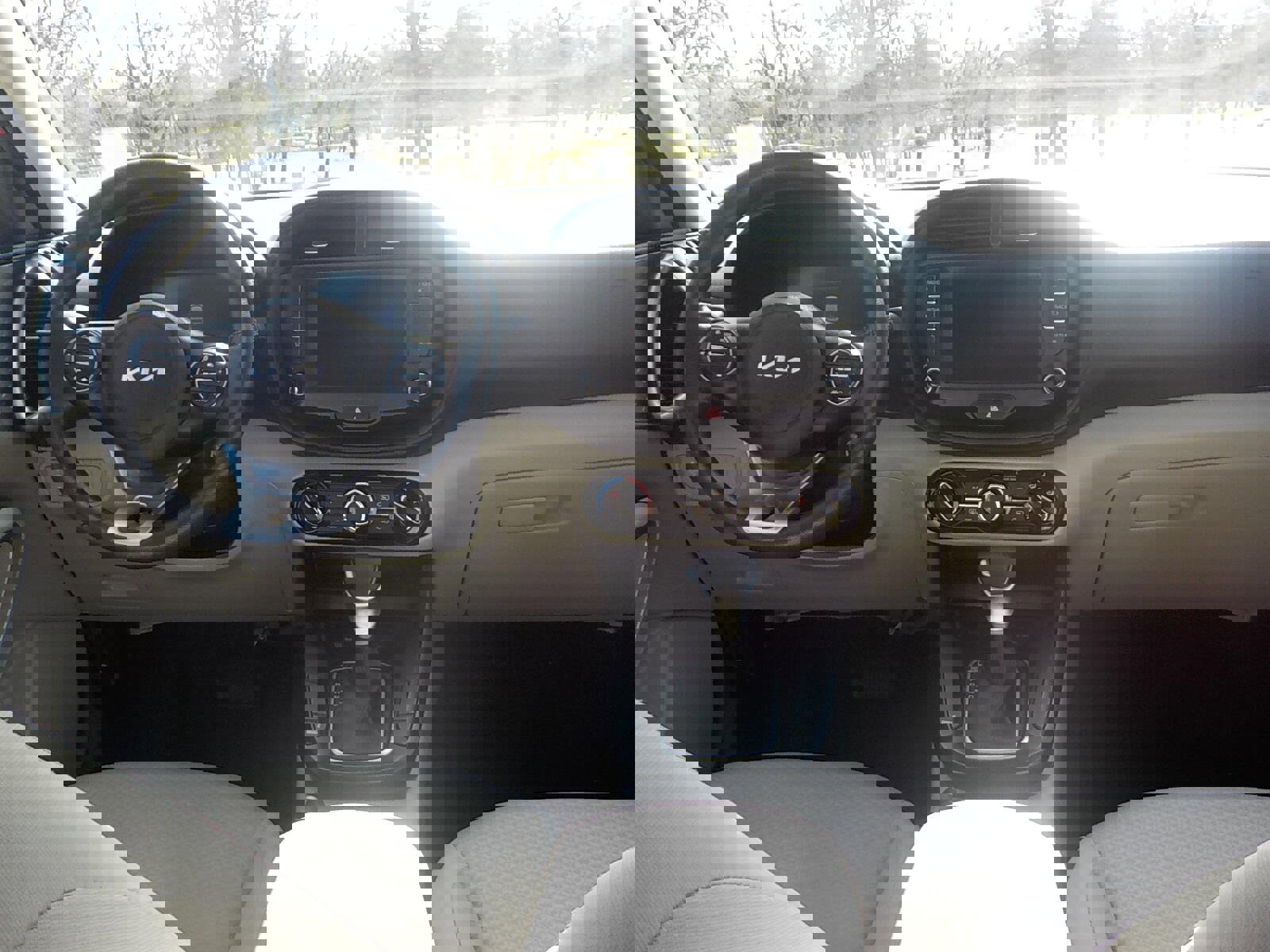 Used 2023 Kia Soul LX w/ LX Technology Package image 15