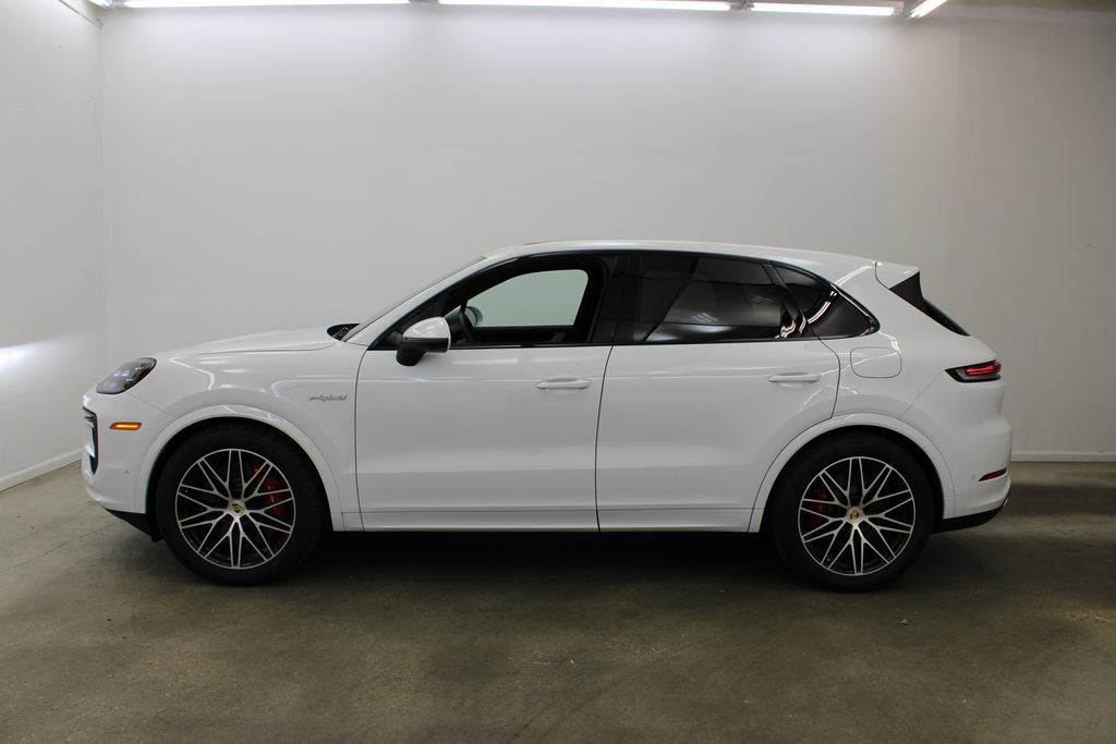 Used 2024 Porsche Cayenne S AWD/4WD image 3