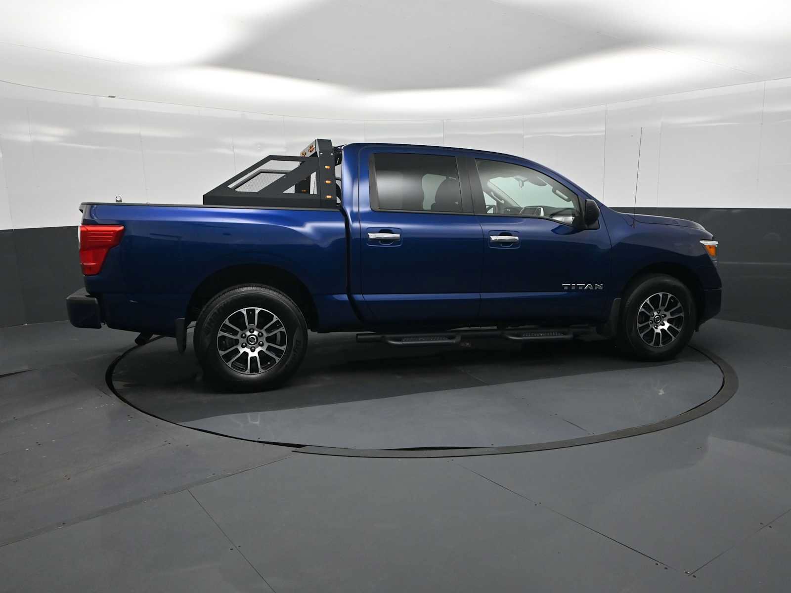 Used 2021 Nissan Titan SV w/ Accessory Utility Package AWD/4WD image 10