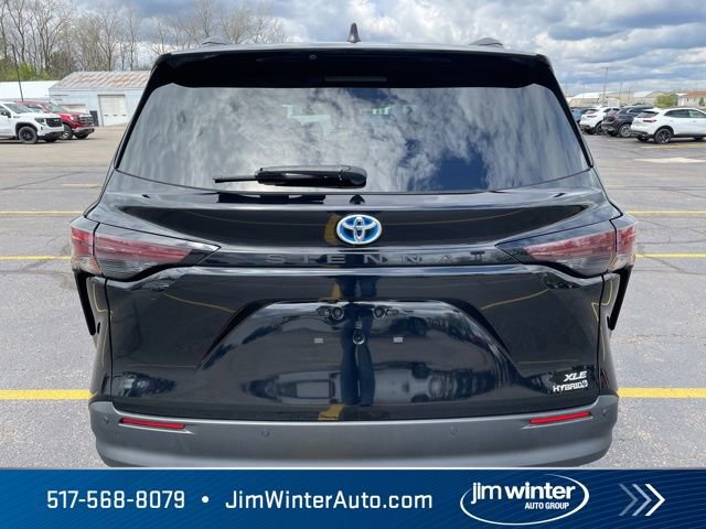 Used 2024 Toyota Sienna XLE FWD image 9