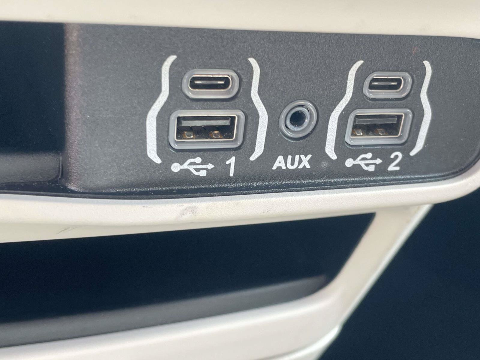 Used 2024 Chrysler Pacifica Touring-L FWD image 35