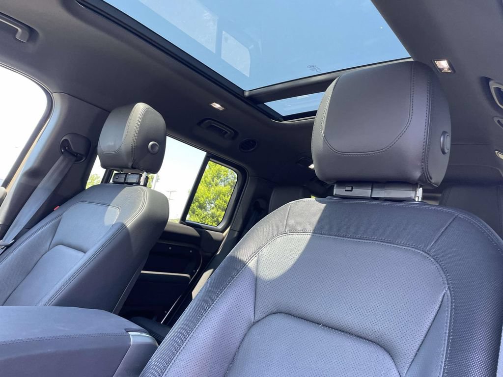 Certified 2023 Land Rover Defender 130 X-Dynamic SE AWD/4WD image 16