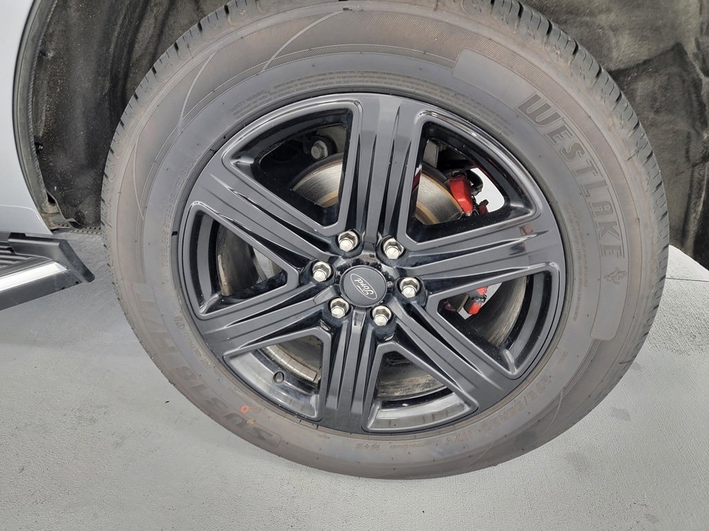 Used 2020 Ford Expedition XLT w/ Equipment Group 202A AWD/4WD image 11