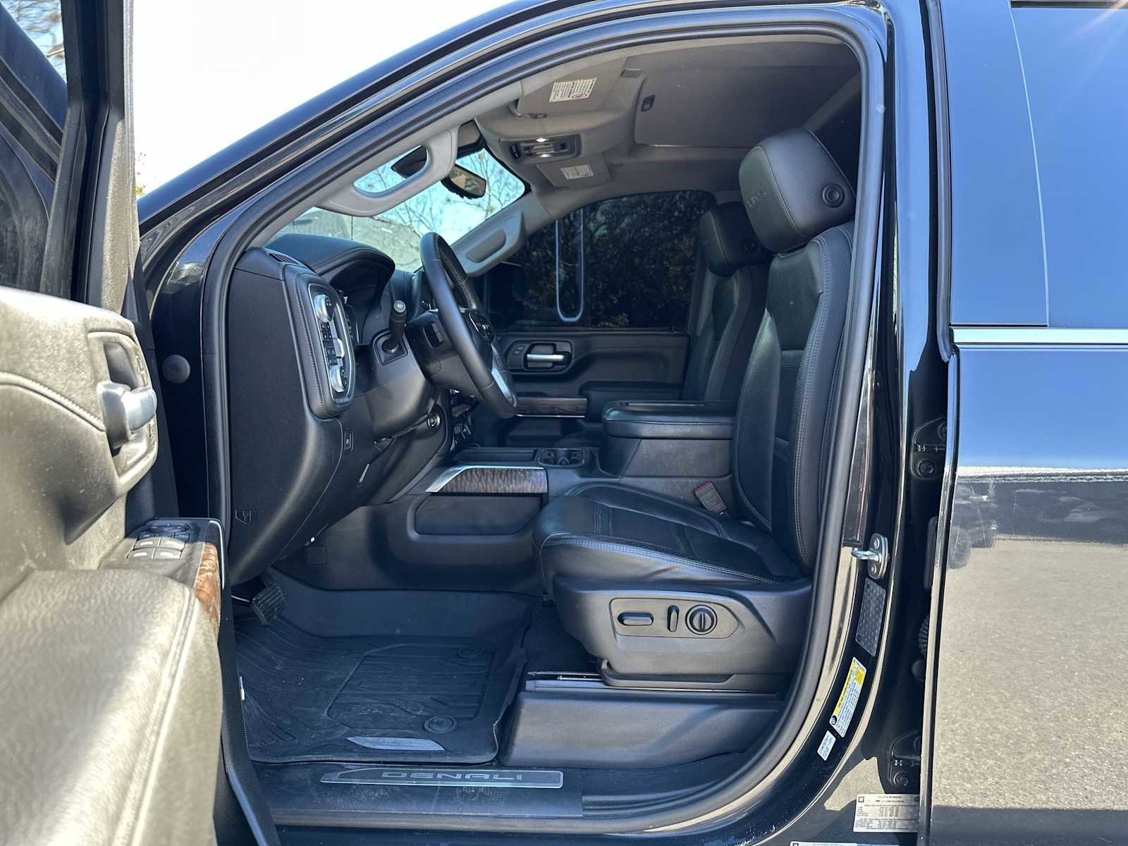 Used 2020 GMC Sierra 3500 Denali w/ Denali Ultimate Package image 2