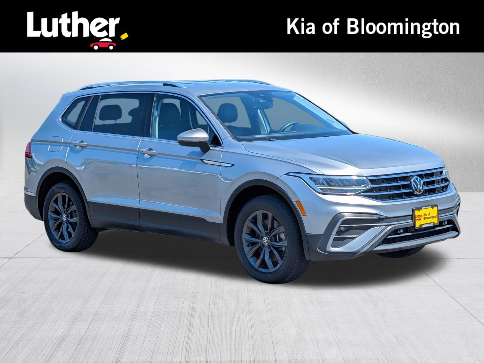 Used 2022 Volkswagen Tiguan SE AWD/4WD image 1