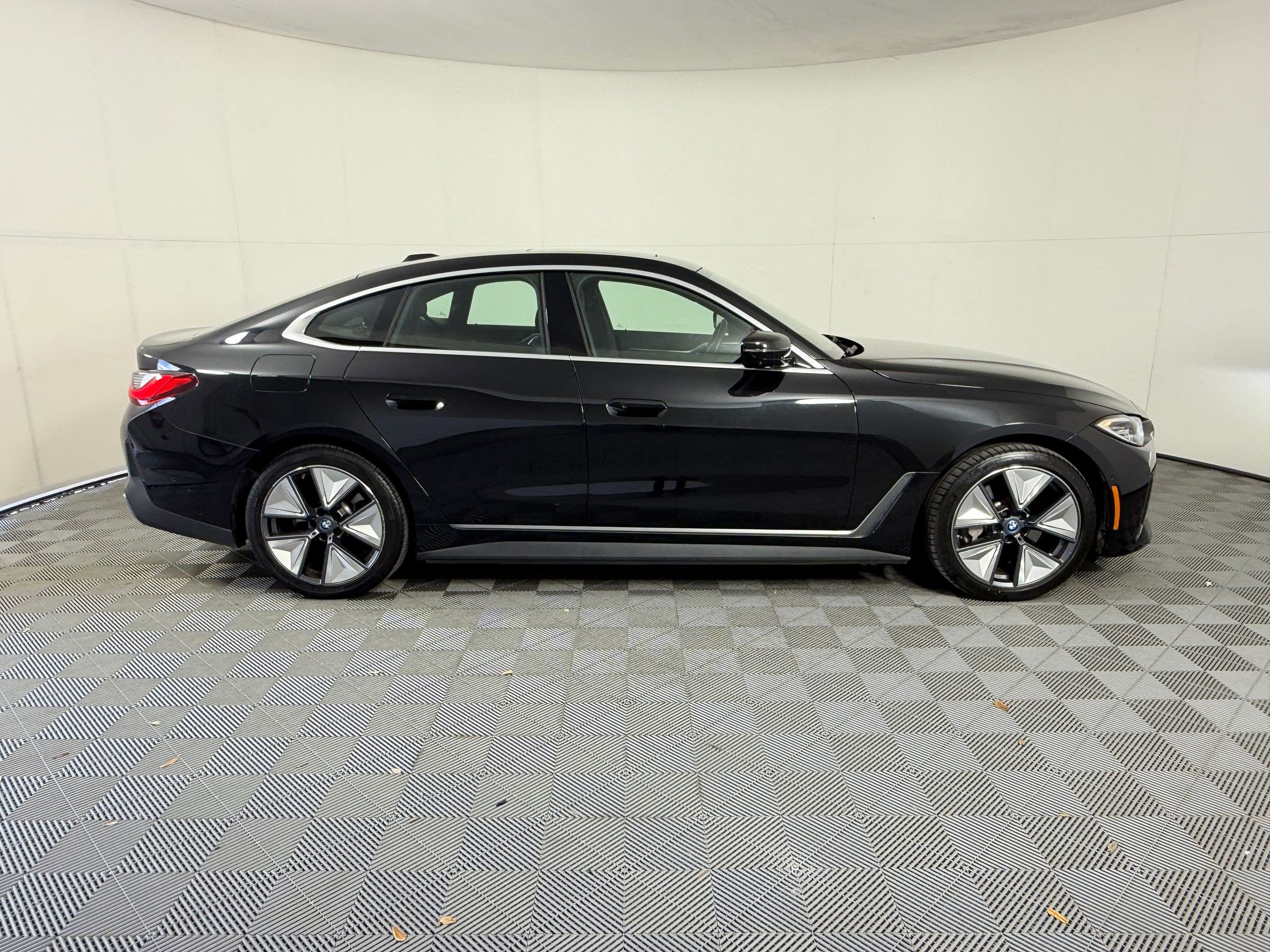 Used 2023 BMW i4 eDrive35 w/ Premium Package image 8