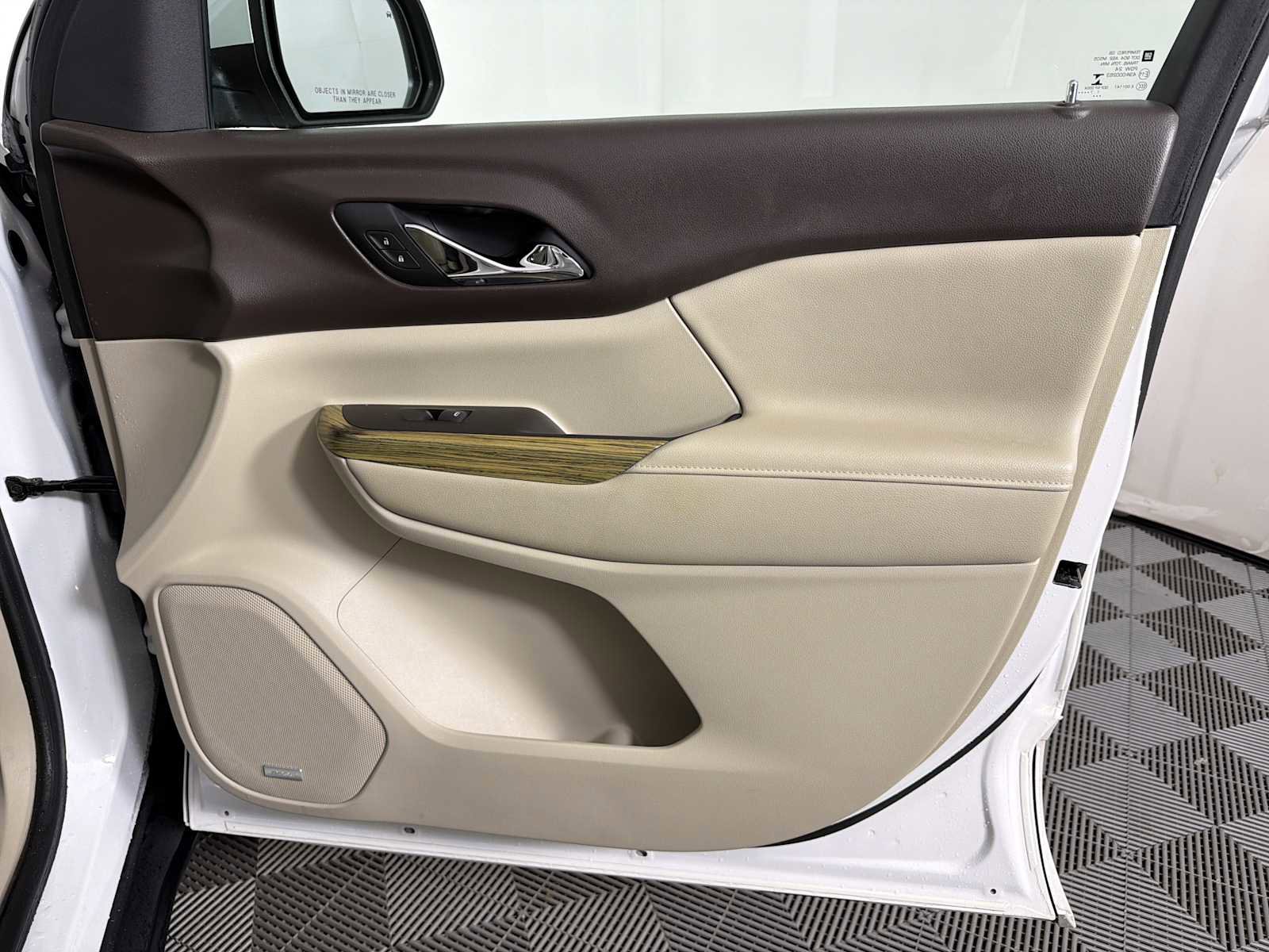 Used 2018 GMC Acadia Denali w/ Technology Package image 12