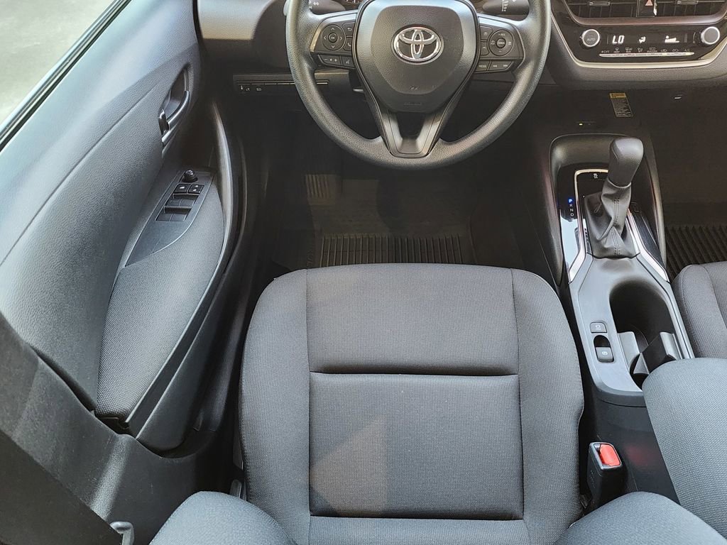 Used 2025 Toyota Corolla LE w/ LE Premium Package image 11