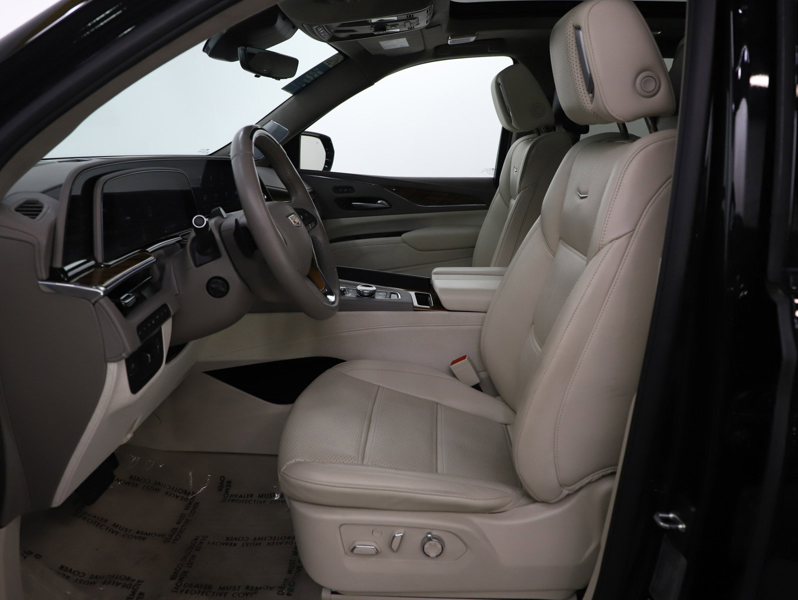 Used 2024 Cadillac Escalade ESV Sport Platinum w/ LPO, ONYX Package image 18