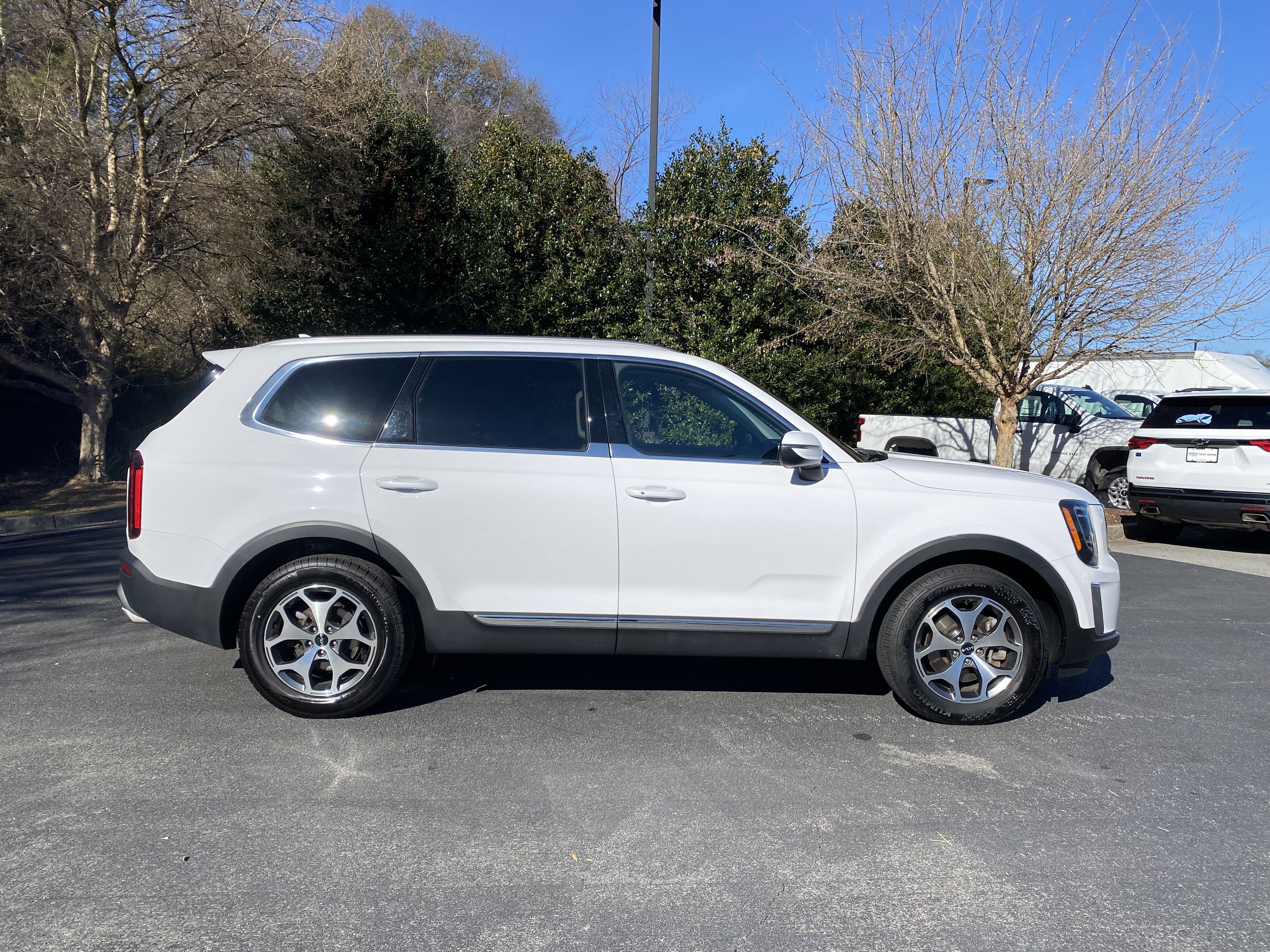 Used 2022 Kia Telluride EX image 10