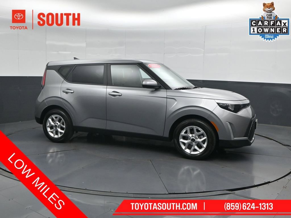 Used 2025 Kia Soul LX w/ LX Technology Package FWD image 1