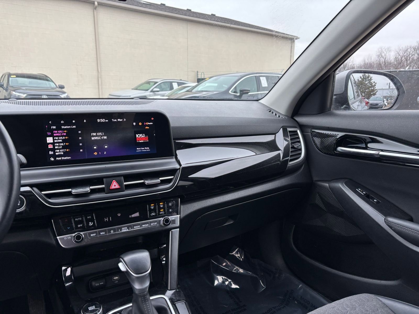 Used 2025 Kia Seltos S FWD image 35