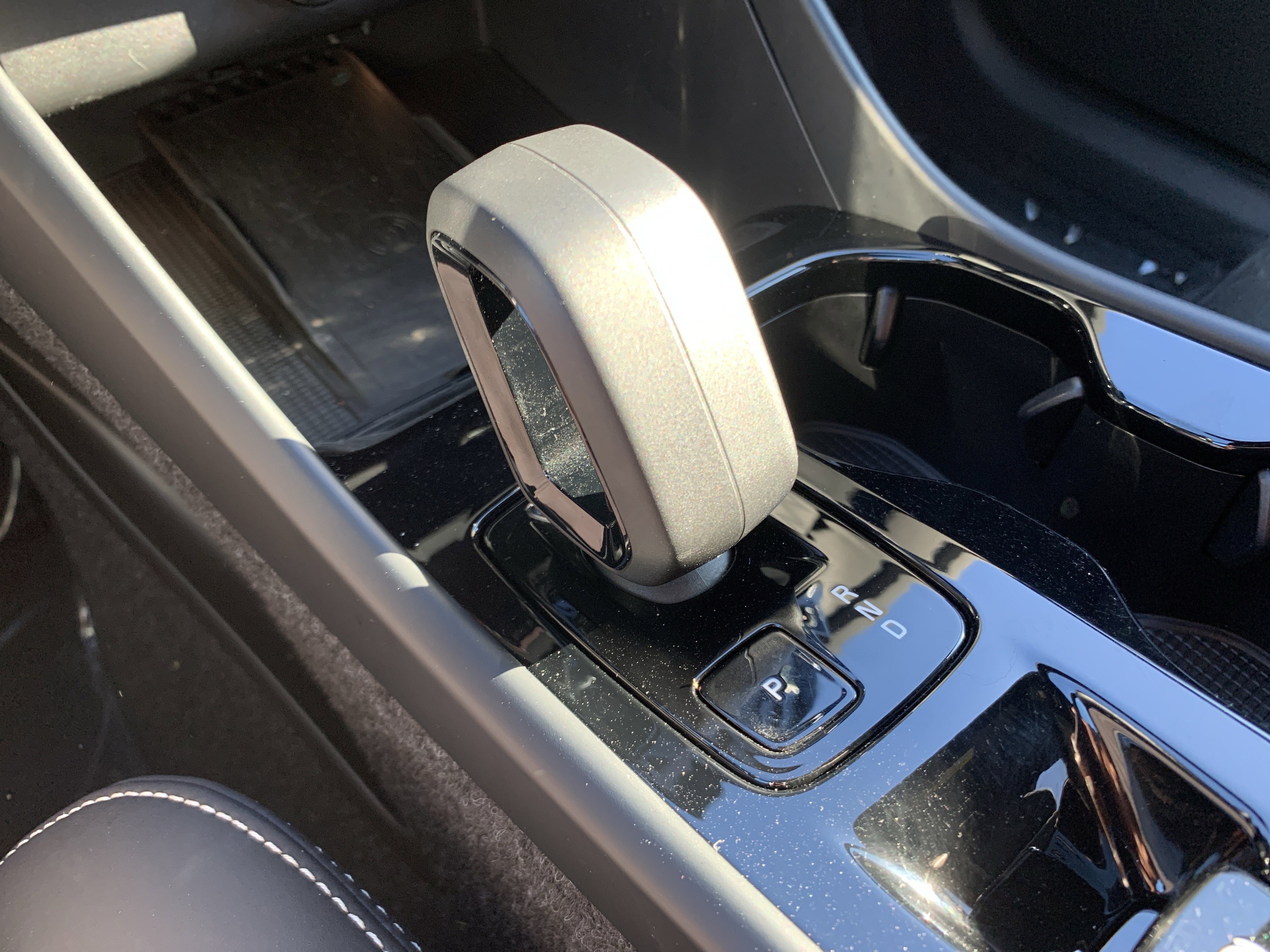 Used 2025 Volvo XC40 B5 Plus image 26