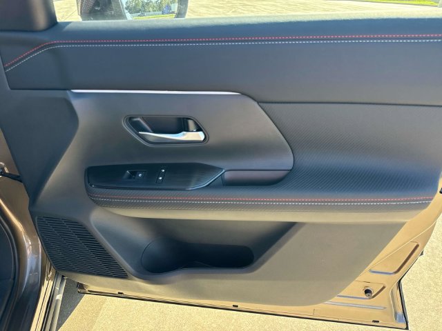 New 2027 Nissan Kicks SR FWD image 16