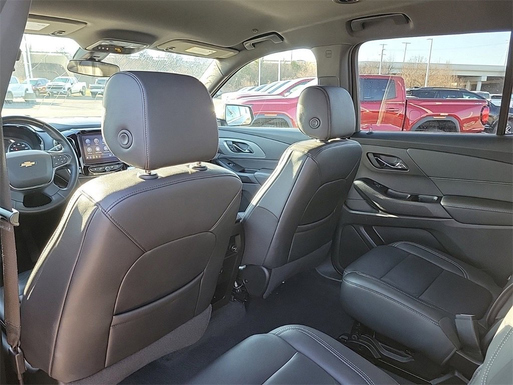 Used 2023 Chevrolet Traverse LT image 13