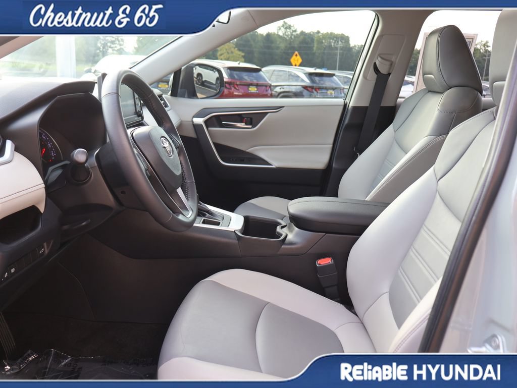 Used 2022 Toyota RAV4 XLE Premium AWD/4WD image 23
