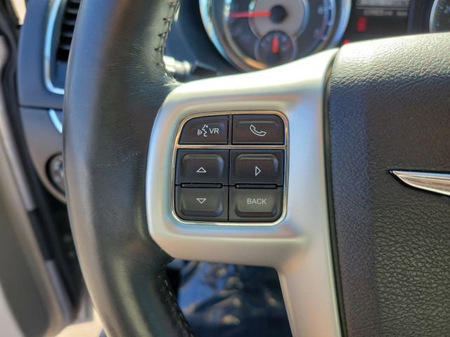 Used 2016 Chrysler Town & Country Touring FWD image 24