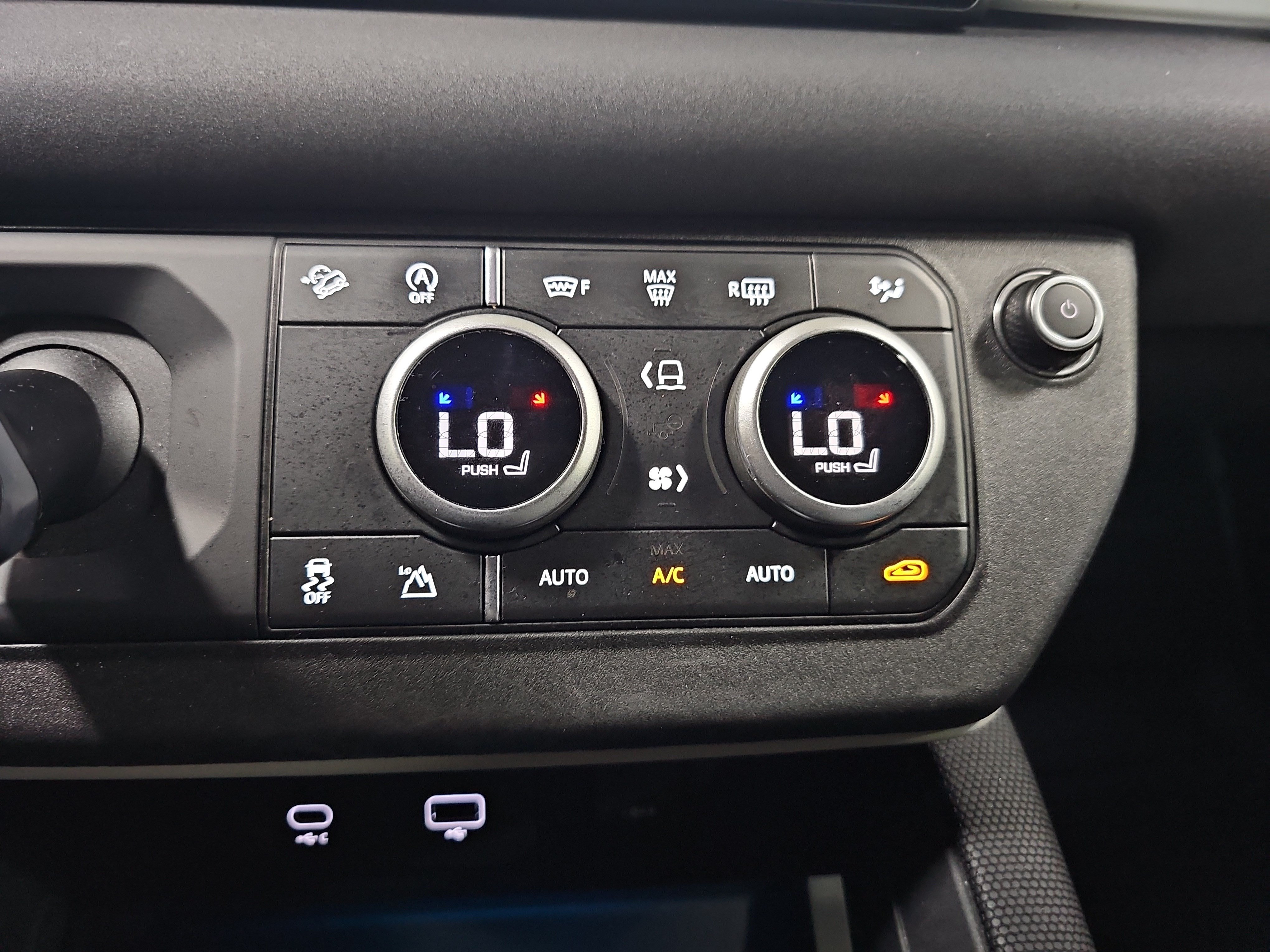 Used 2022 Land Rover Defender 110 X-Dynamic SE AWD/4WD image 21