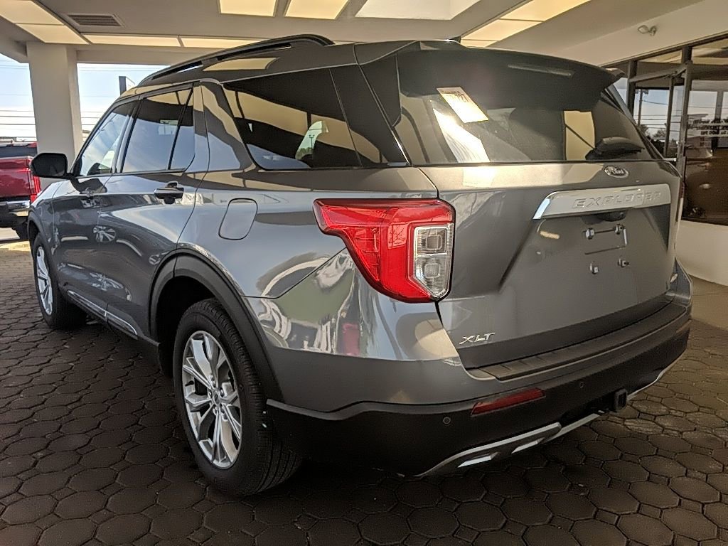 Used 2023 Ford Explorer XLT w/ Equipment Group 202A image 10