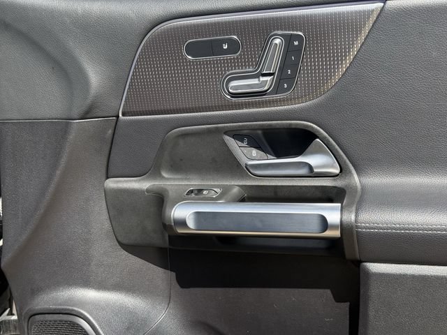 Used 2021 Mercedes-Benz GLB 250 image 27