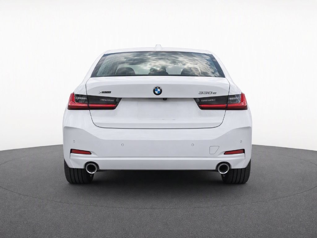 Used 2024 BMW 330e xDrive AWD/4WD image 5