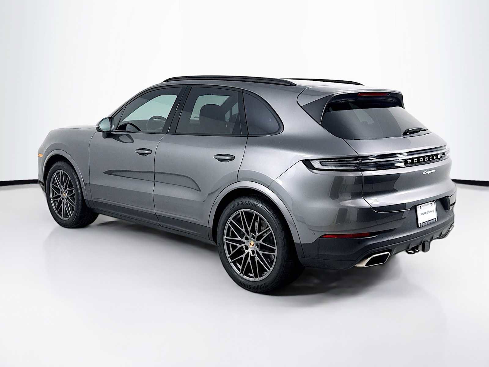 Certified 2025 Porsche Cayenne image 3