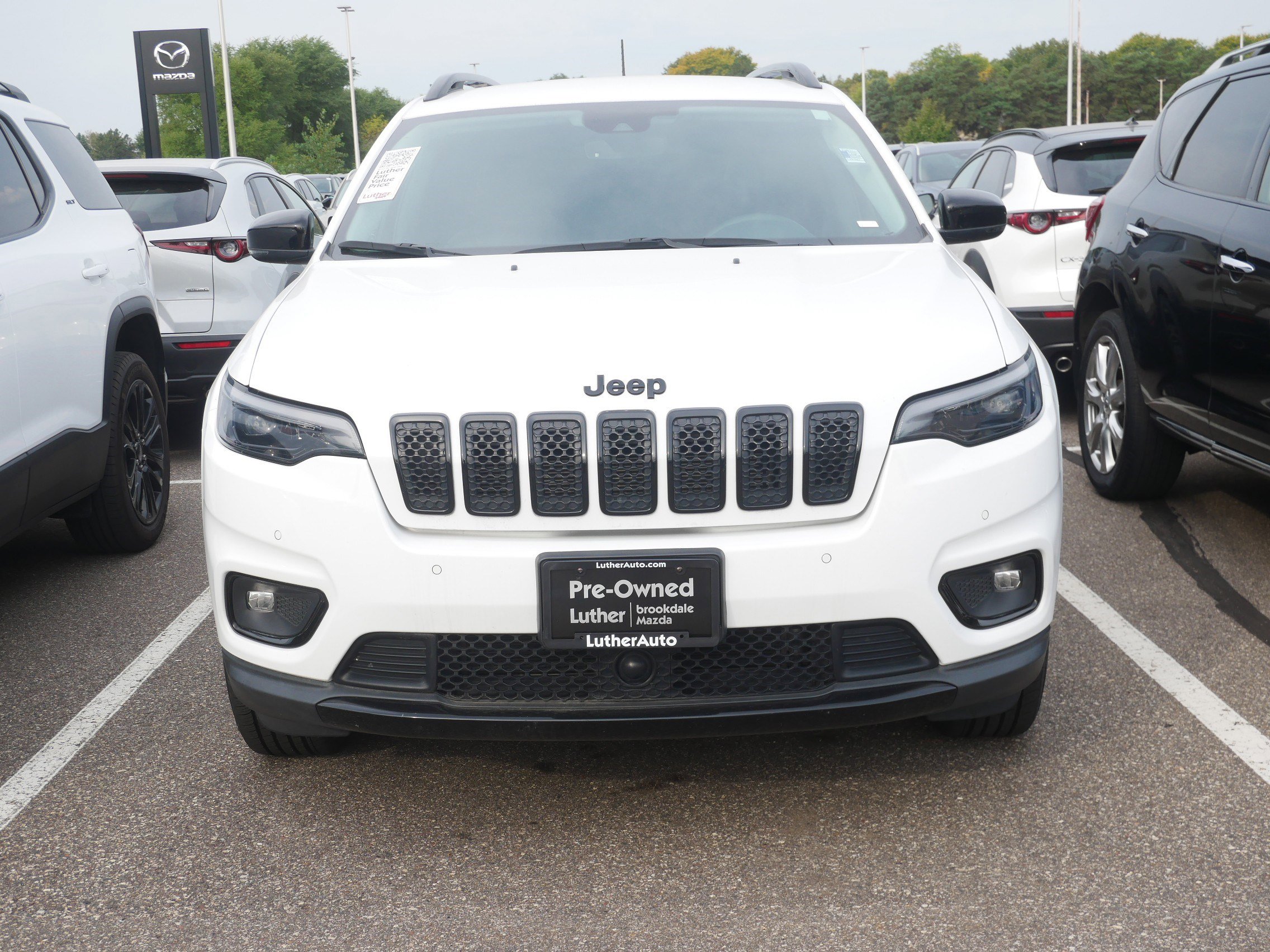 Used 2023 Jeep Cherokee Altitude Lux image 2