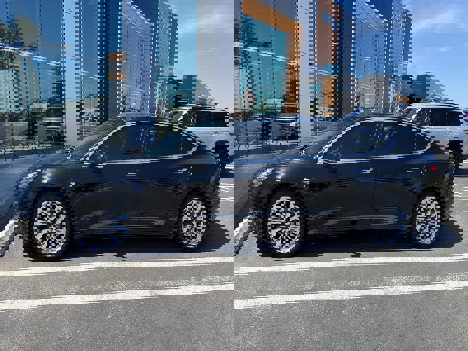 Used 2020 Tesla Model 3 Standard Range RWD image 2