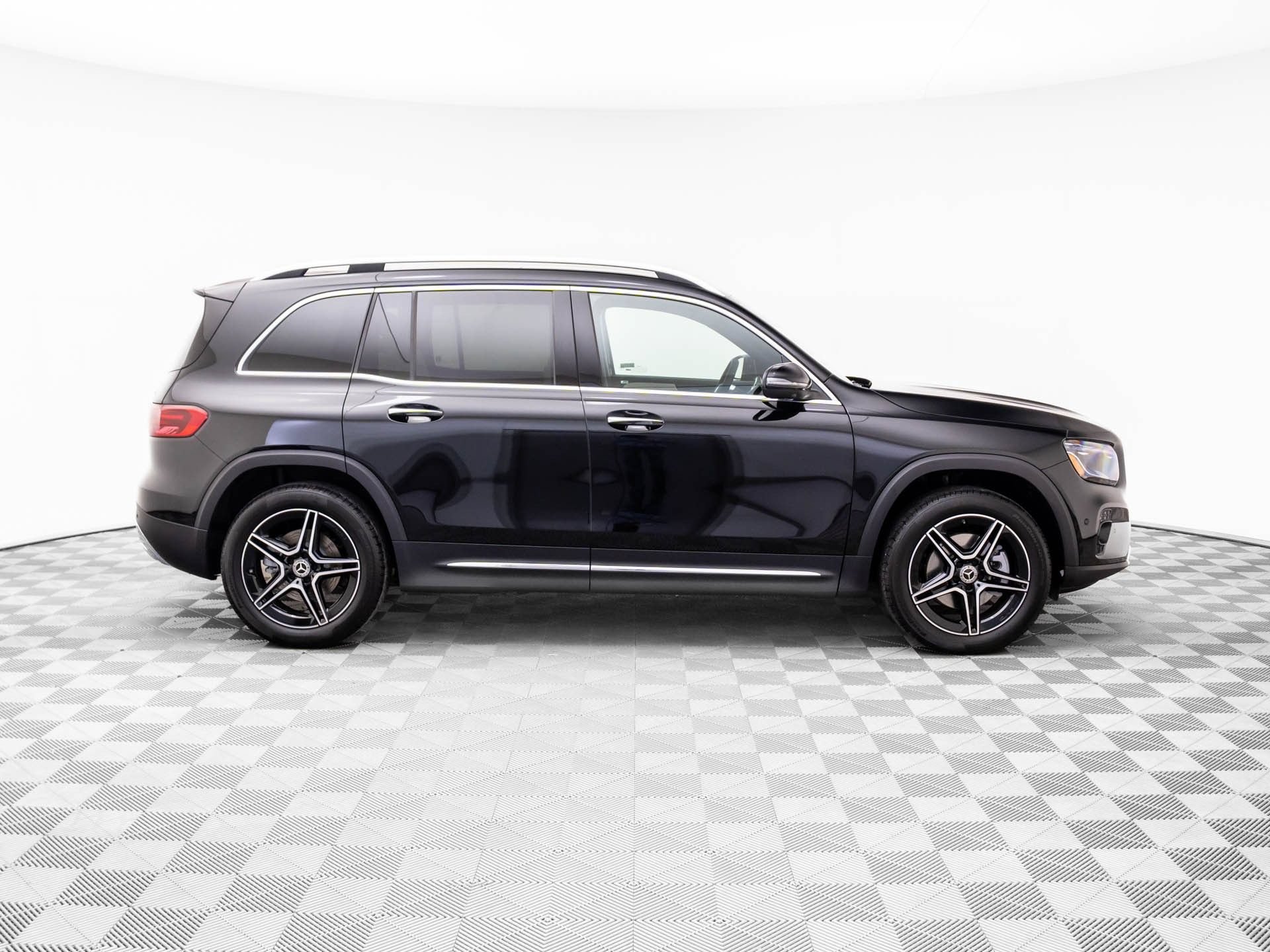 New 2026 Mercedes-Benz GLB 250 4MATIC image 6