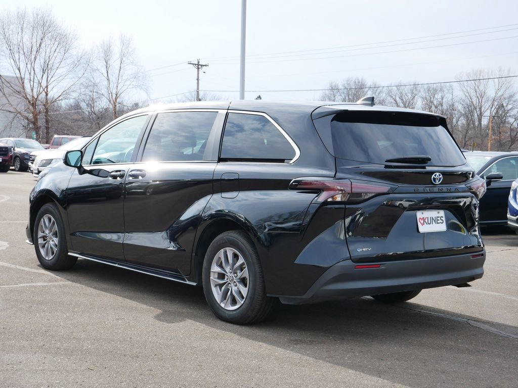 Used 2025 Toyota Sienna LE FWD image 7