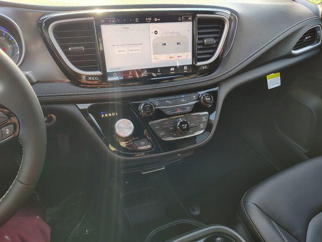 New 2026 Chrysler Pacifica Select w/ S Appearance Package image 22