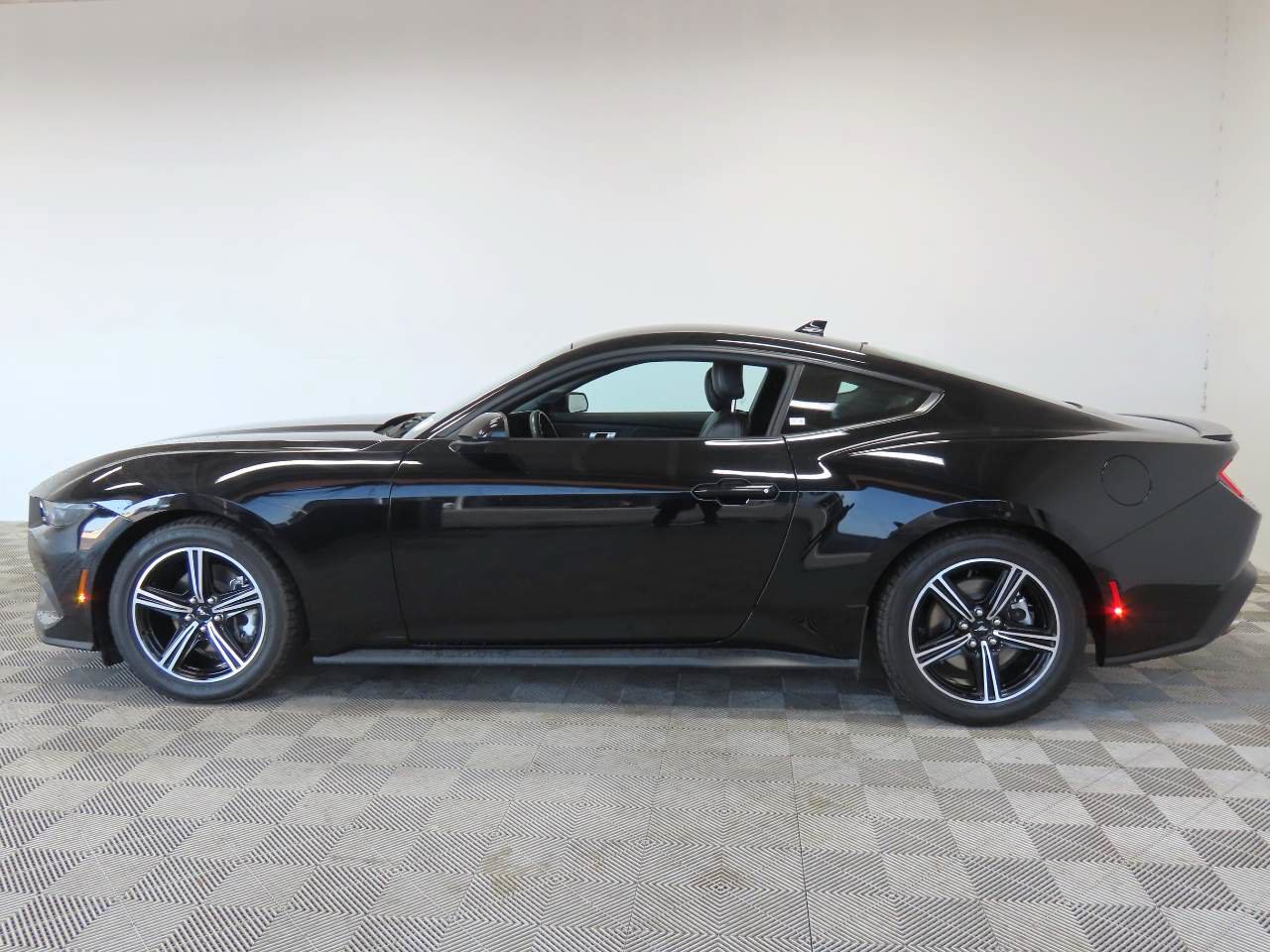 Used 2025 Ford Mustang Premium RWD image 5